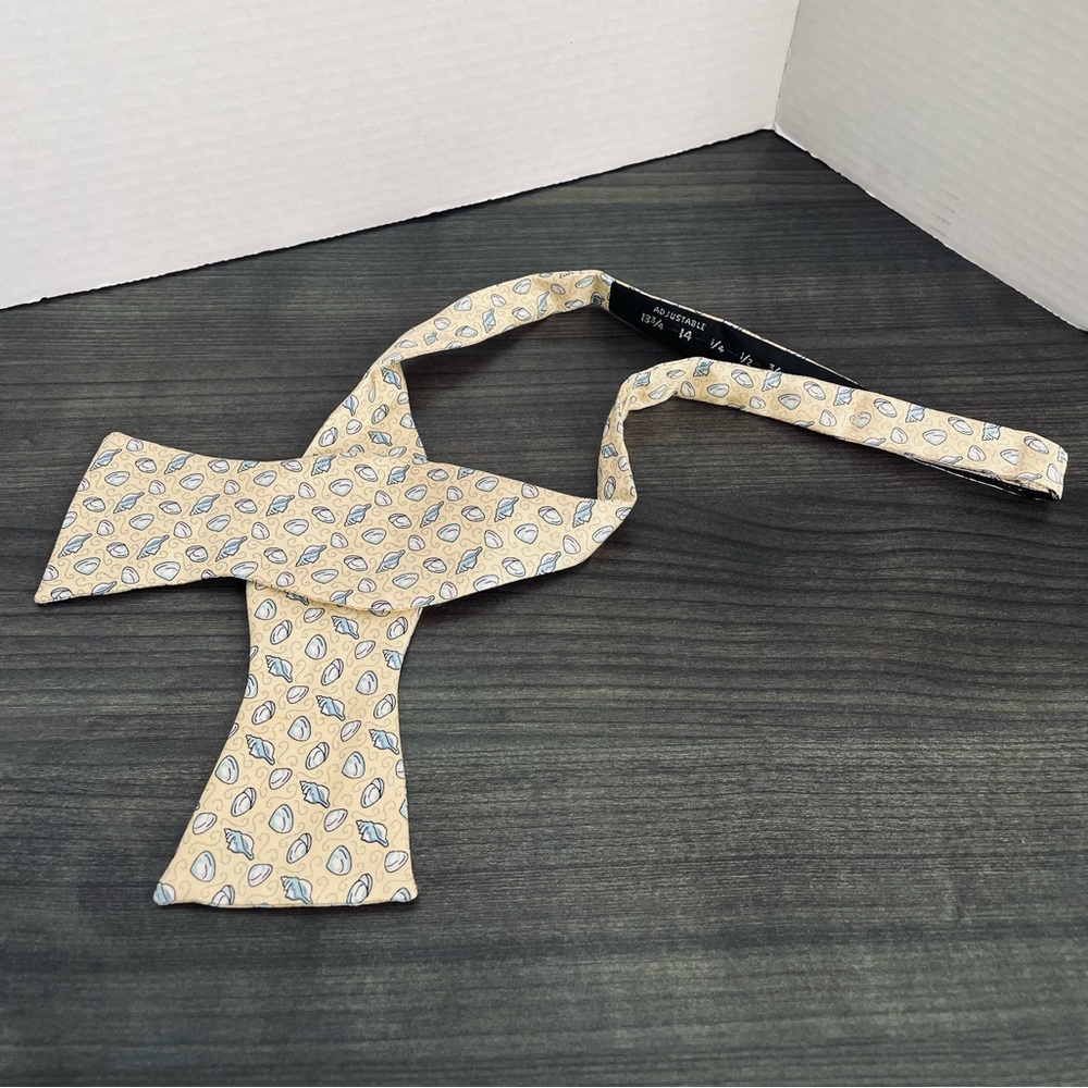 Vineyard Vines Seashell Patterned Bow Tie - image 3